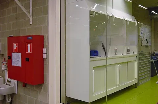afzuigkasten, afzuigarmen, laboratorium afzuigkast, bronafzuiging, industriële ventilatie, maatwerk afzuigsysteem, chemisch bestendige afzuigkast - Makronyl 3